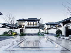 院迎四時(shí)之始 春生萬(wàn)物蘇萌