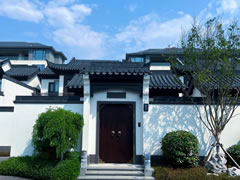 悠享庭院，擁自然入懷，花香草綠涵養自然