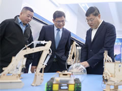 四川省教育廳崔昌宏副廳長(cháng)來(lái)成都東辰外國語(yǔ)學(xué)校調研視察
